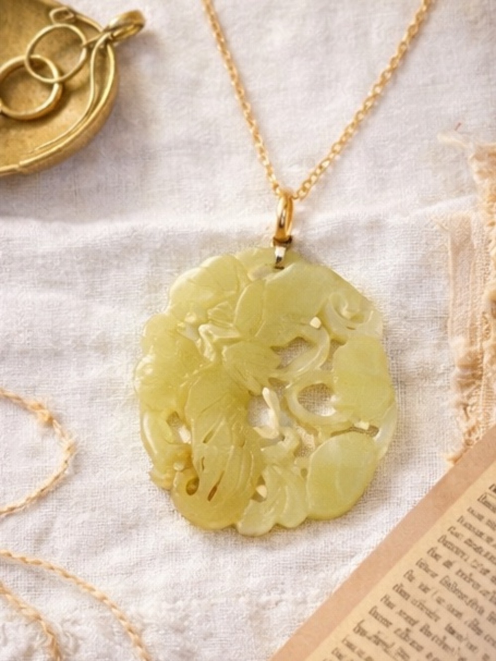 Vintage Jade Carved Pendant Necklace Green Statement Medallion Boho Artisan - Picture 5 of 6